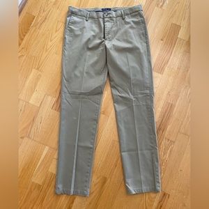 Men’s khaki pants. Docker’s slim. Size W36 x L34.